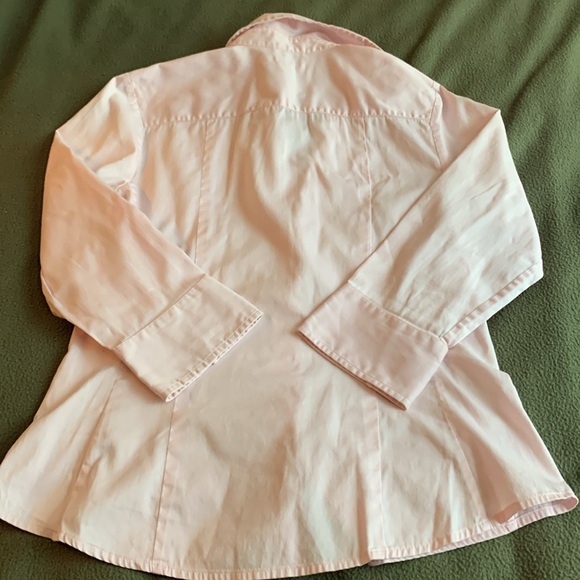 Banana Republic light pink button up shirt. 3/4 length sleeves. Size medium - Picture 8 of 10